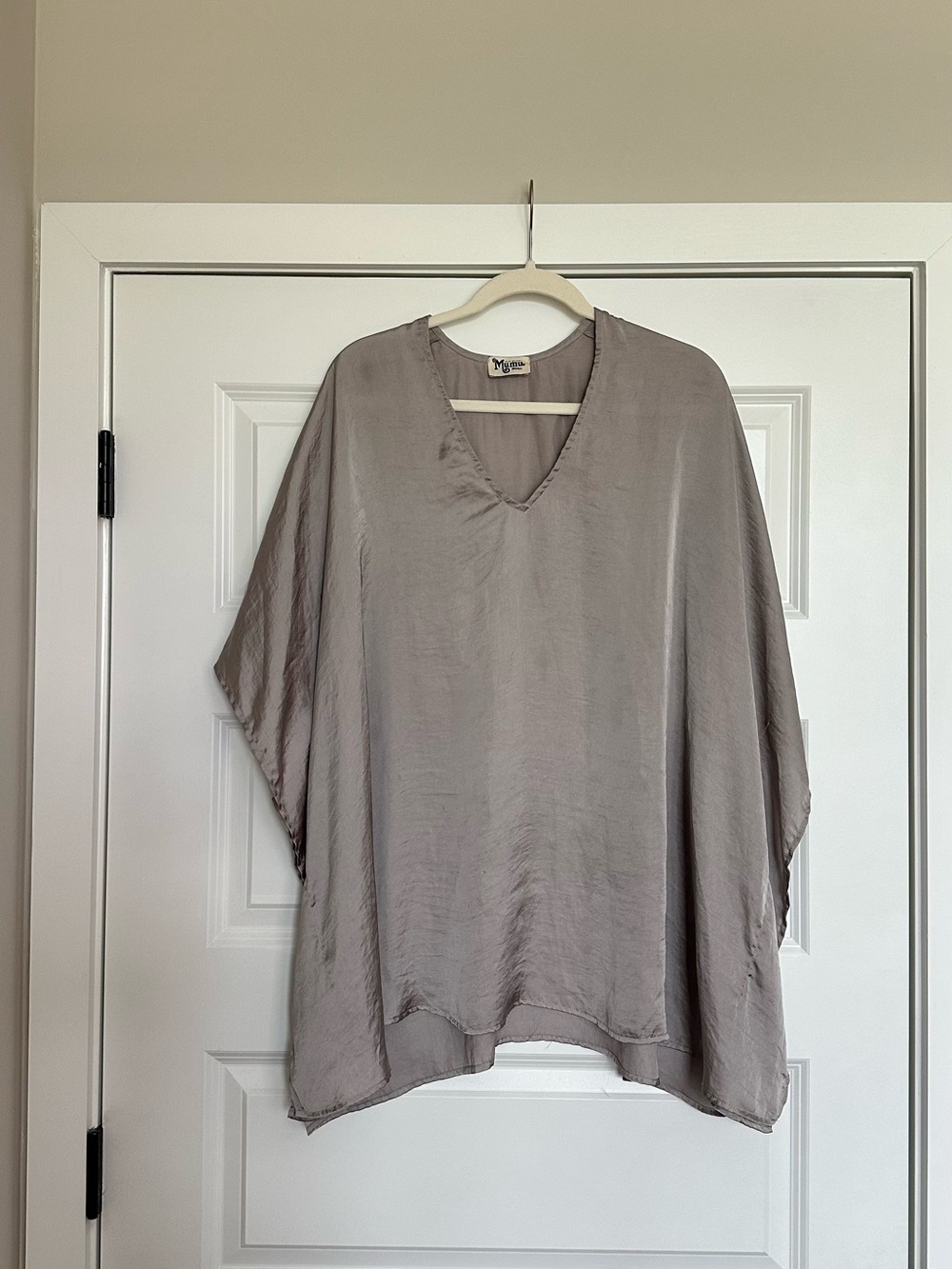 Silver/Pewter Show Me Your Mumu Poncho/Kaftan Top, Women’s Small (Runs large)
